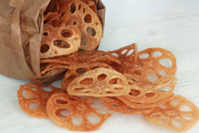 Làm món củ sen lắc bổ dưỡng cho trẻ ăn vặt